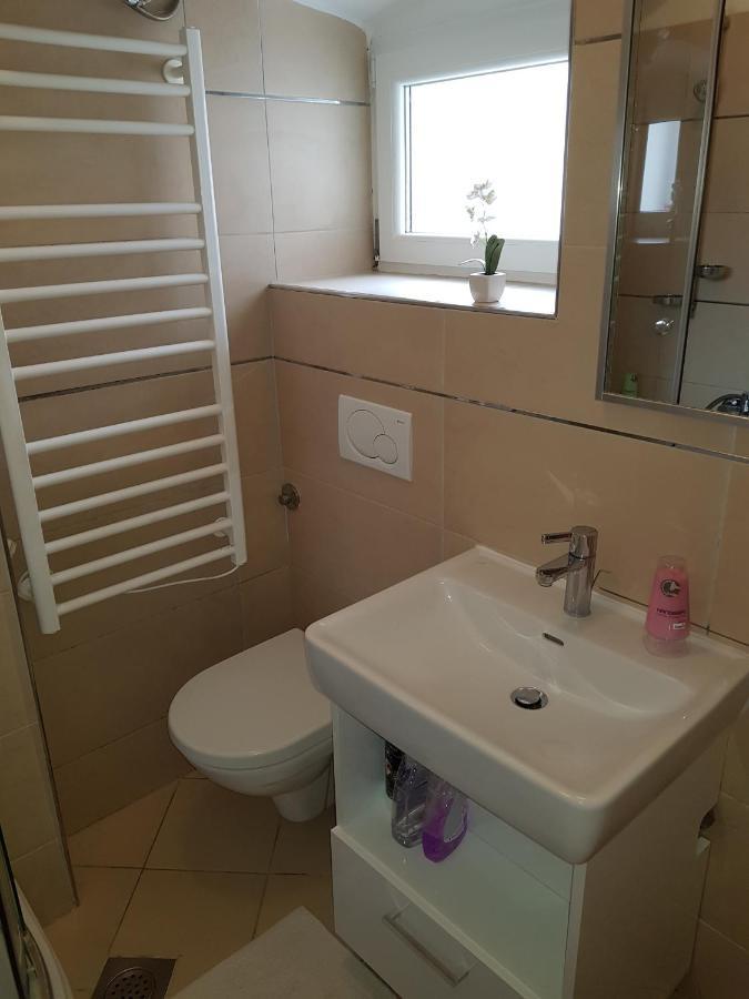 Apartment And Room Marija Đảo Krk Ngoại thất bức ảnh
