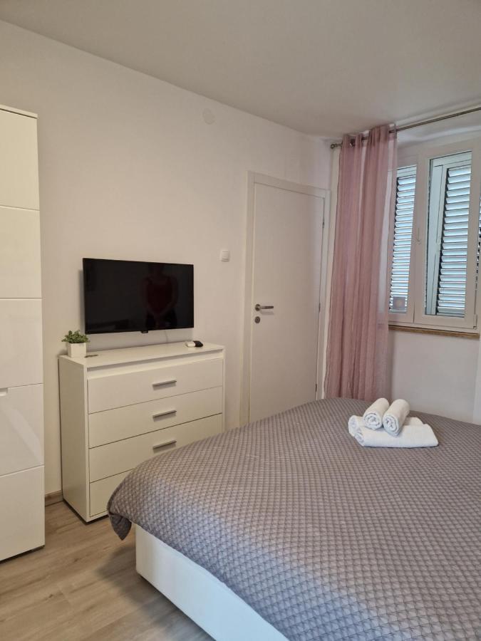 Apartment And Room Marija Đảo Krk Ngoại thất bức ảnh