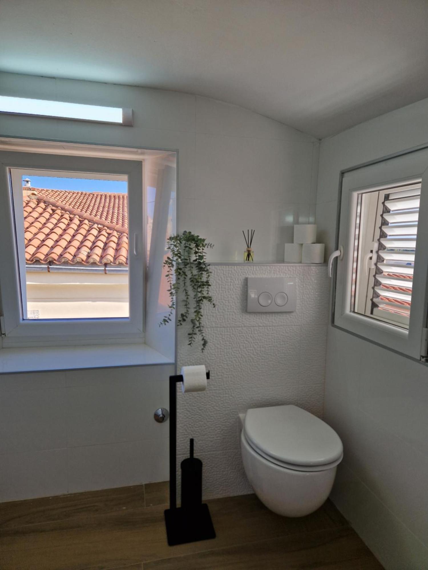 Apartment And Room Marija Đảo Krk Ngoại thất bức ảnh