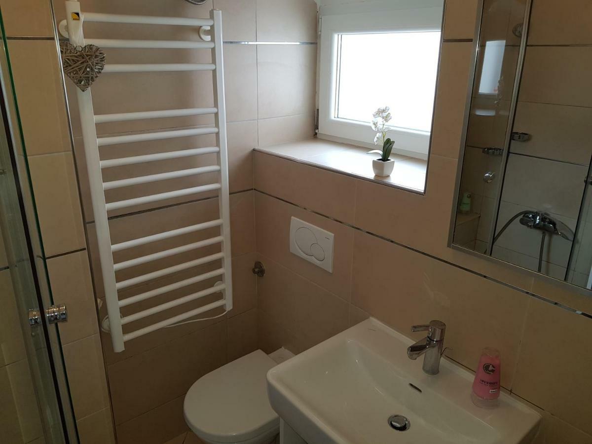 Apartment And Room Marija Đảo Krk Ngoại thất bức ảnh